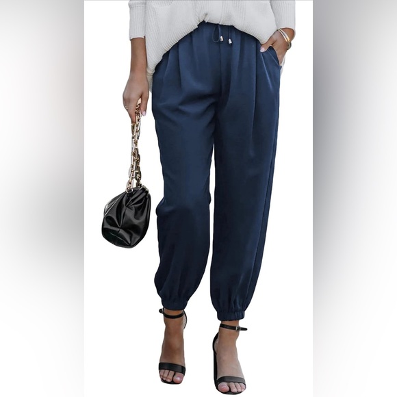 Loose Drawstring Elastic High Waisted Joggers with Pockets. Color in Navy. - Picture 5 of 5